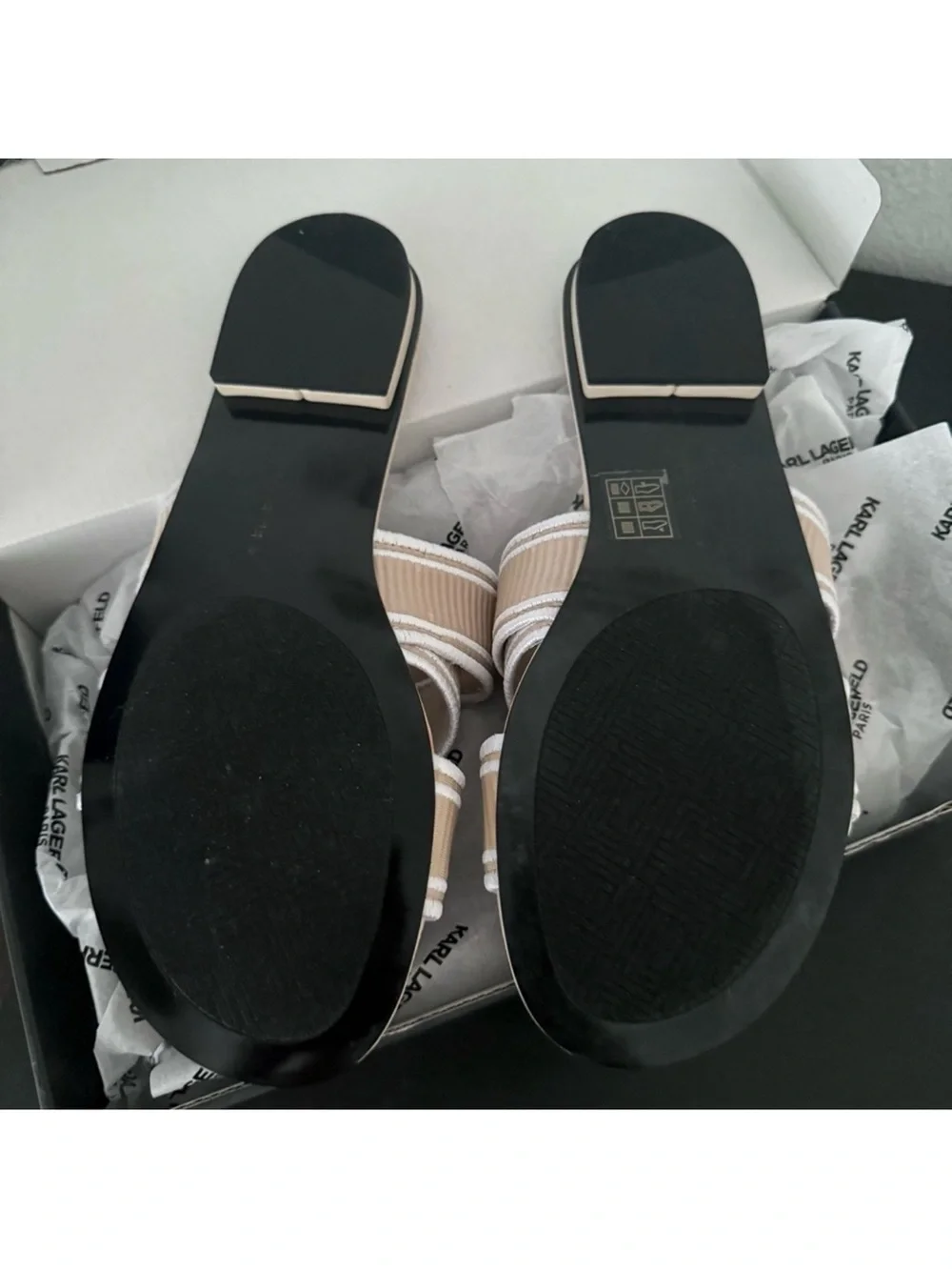 NIB KARL LAGERFELD PARIS Caitlyn Slide Sandal